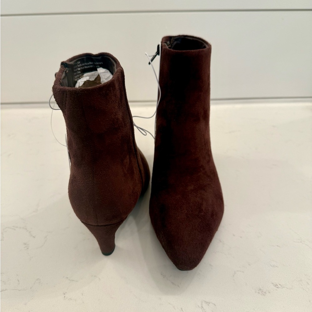 NWT UNIVERSAL THREAD Chocolate Brown Faux Suede Ankle Boots, size 6-1/2 - Picture 5 of 10